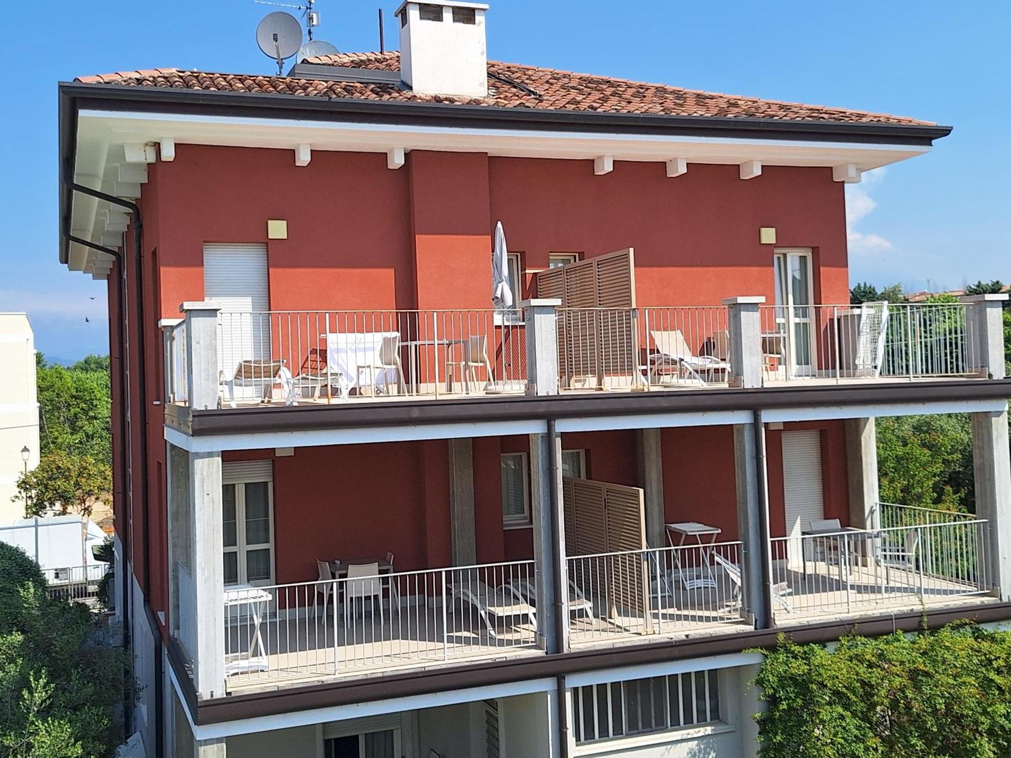 Vialeromadodici Rooms & Apartments Lazise Eksteriør billede