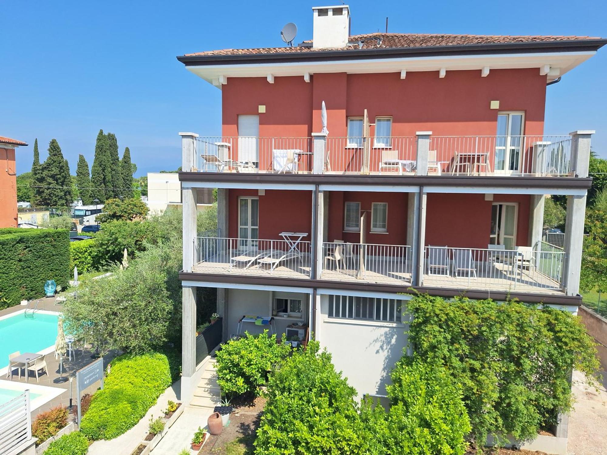 Vialeromadodici Rooms & Apartments Lazise Eksteriør billede